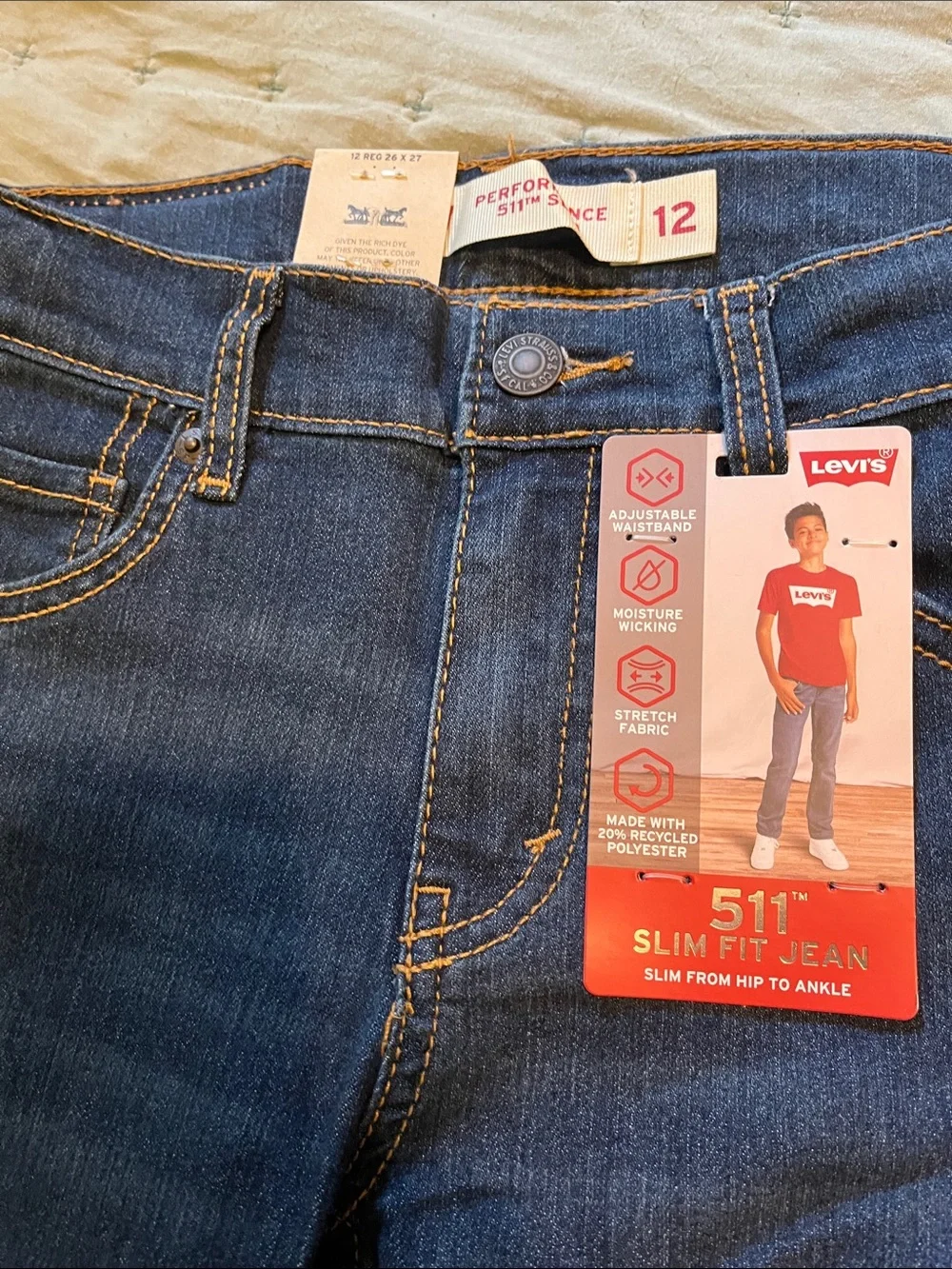 Levi's Slim Fit Jeans in Dark Blue with Contrast Stitching